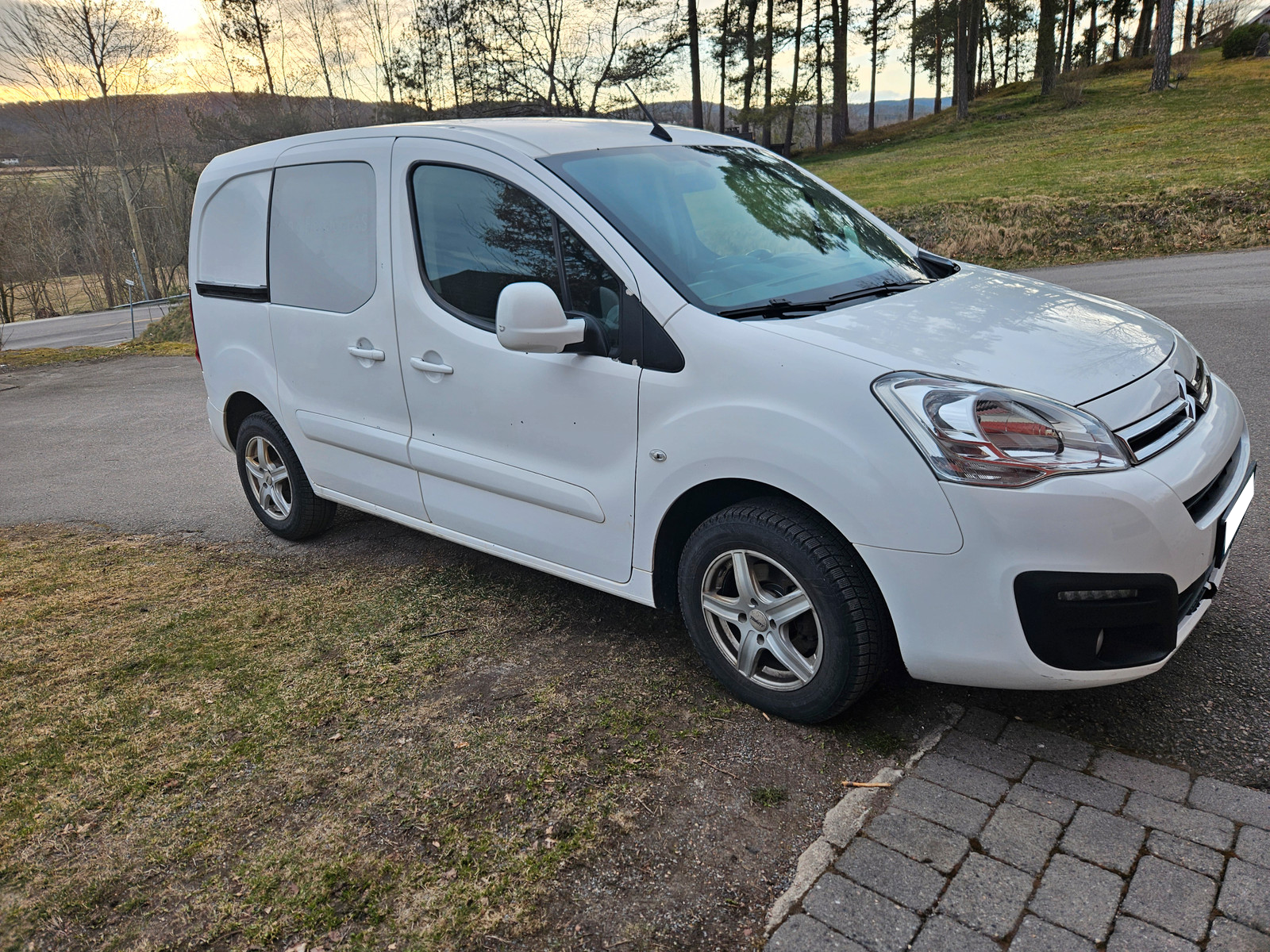 d7db9ff8-f729-4505-9b70-fb1879a19216